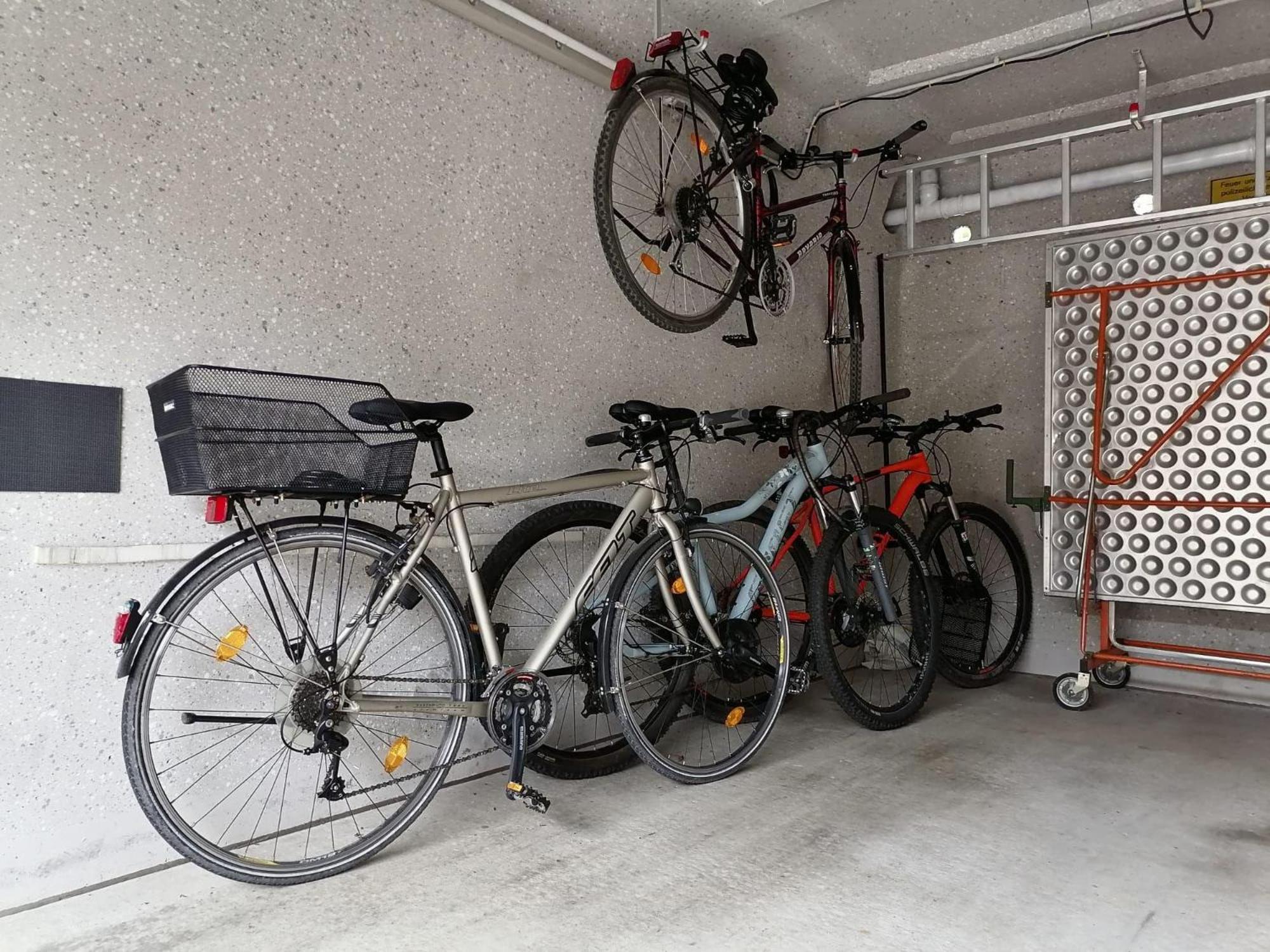 Elegant-Terraced-House-With-Bikes-Near-The-Lake-Children-At-Least-6-A-Old Штарнберг Екстер'єр фото